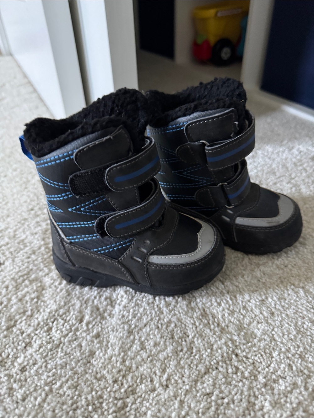totes Kids Black and Blue Insulated Winter Boots